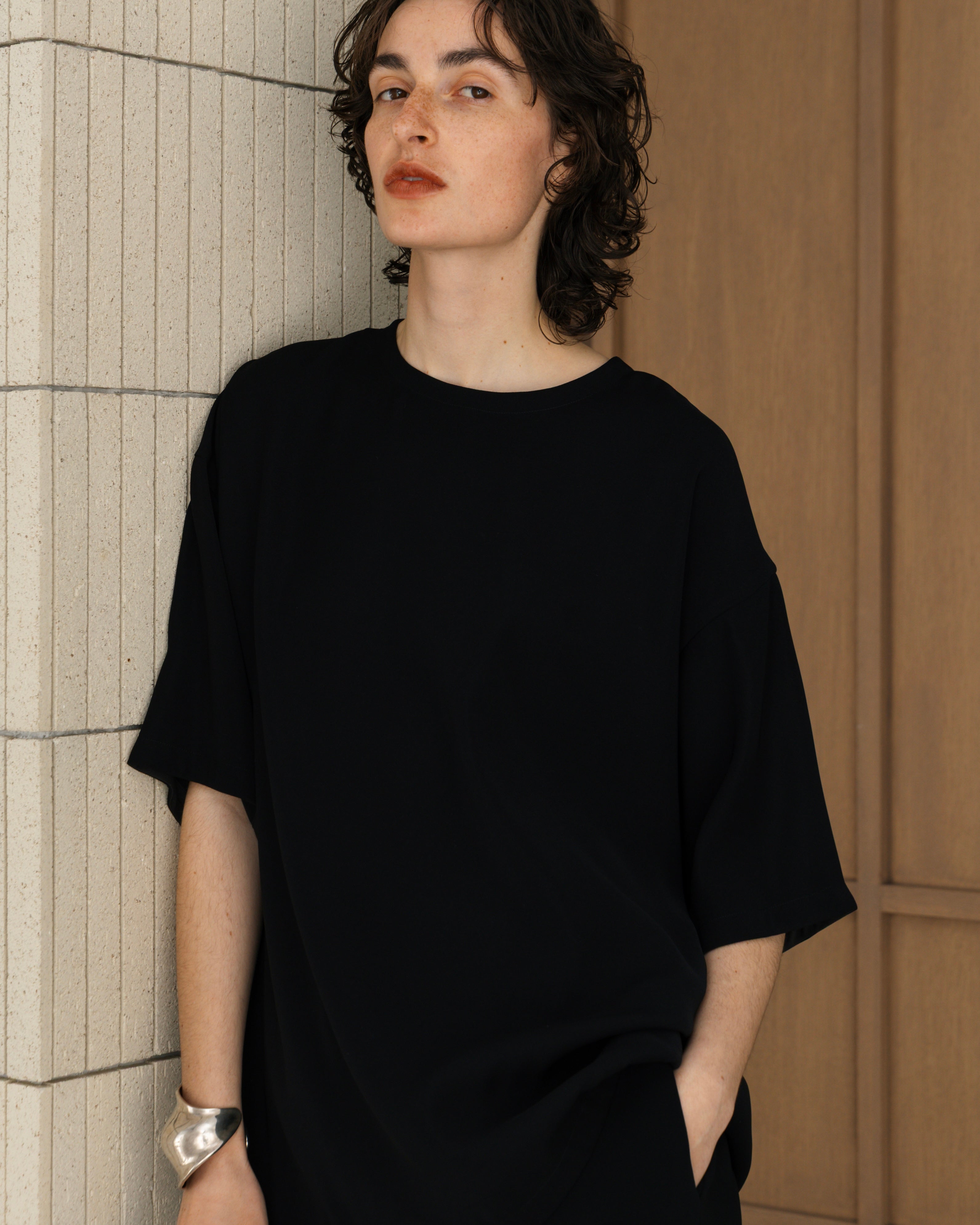 POLYESTER SATIN SHORT SLEEVED BLOUSE(ポリエステルショートスリーブブラウス)|BIYOMA(ビヨーマ)OFFICIAL ONLINE STORE