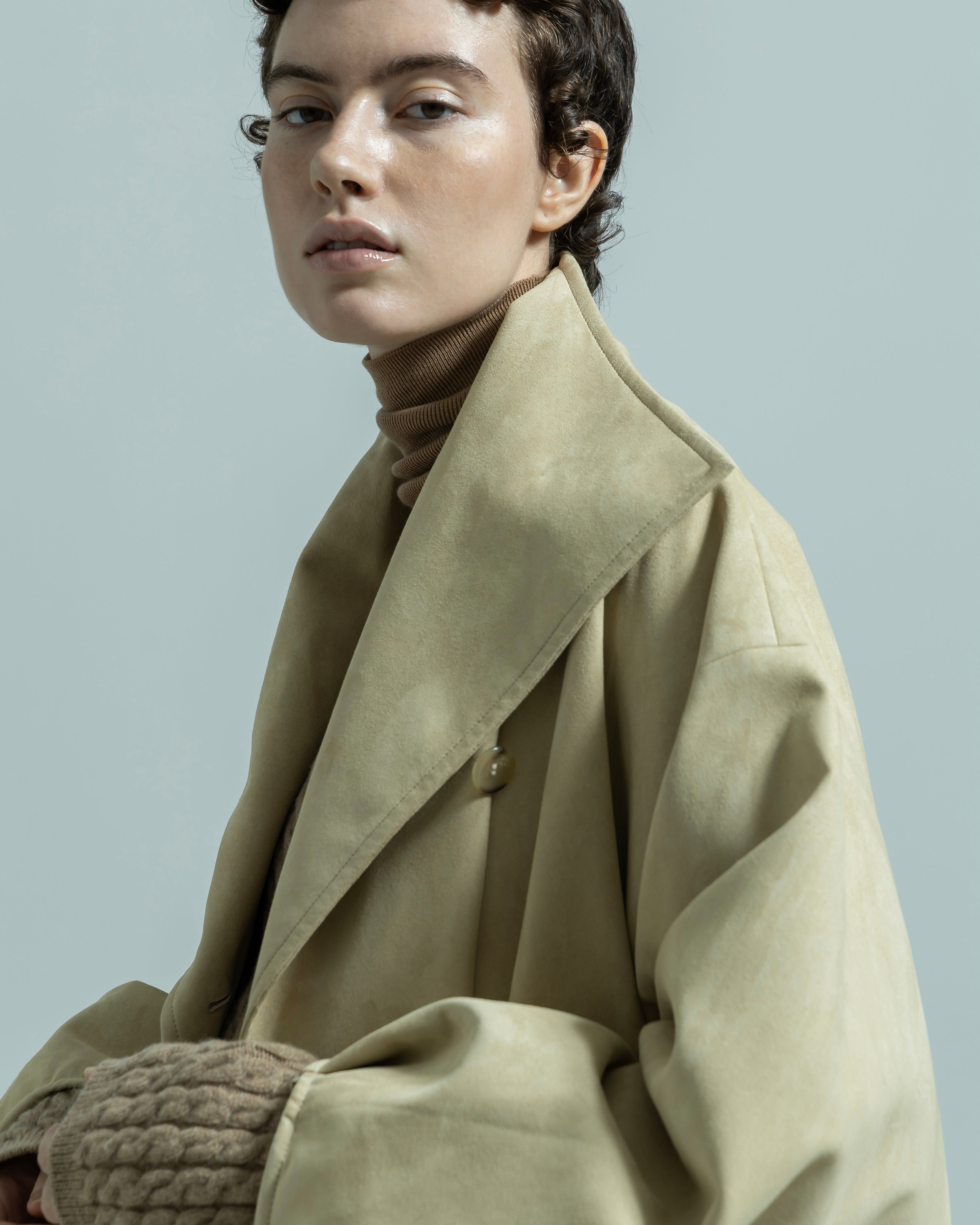ECO SUEDE STAND COLLAR COAT(エコスエードスタンドカラーコート)|BIYOMA(ビヨーマ)OFFICIAL ONLINE STORE
