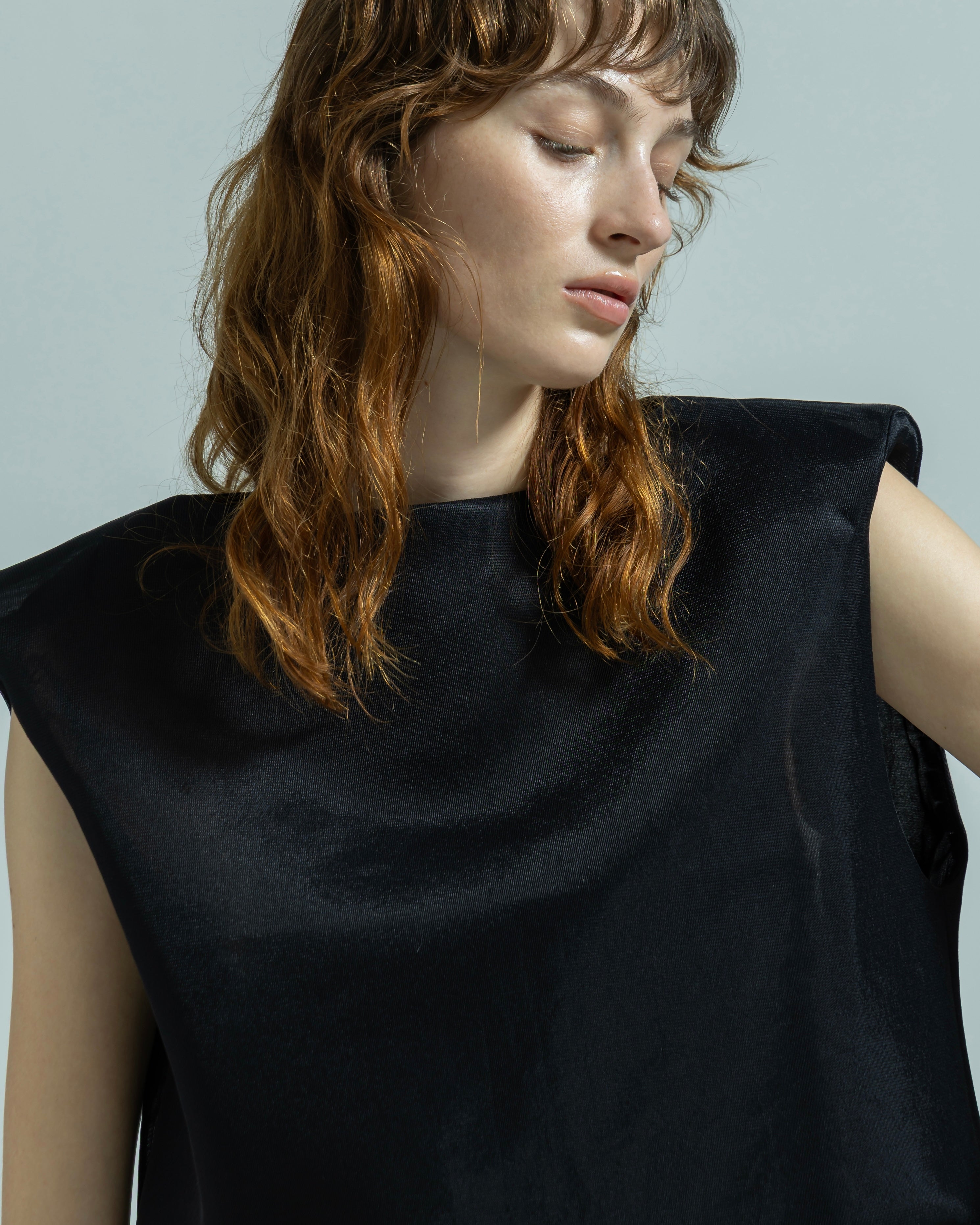 POWER SHOULDER NO SLEEVE PULLOVER(パワーショルダーノースリーブベスト)|BIYOMA(ビヨーマ)OFFICIAL ONLINE STORE