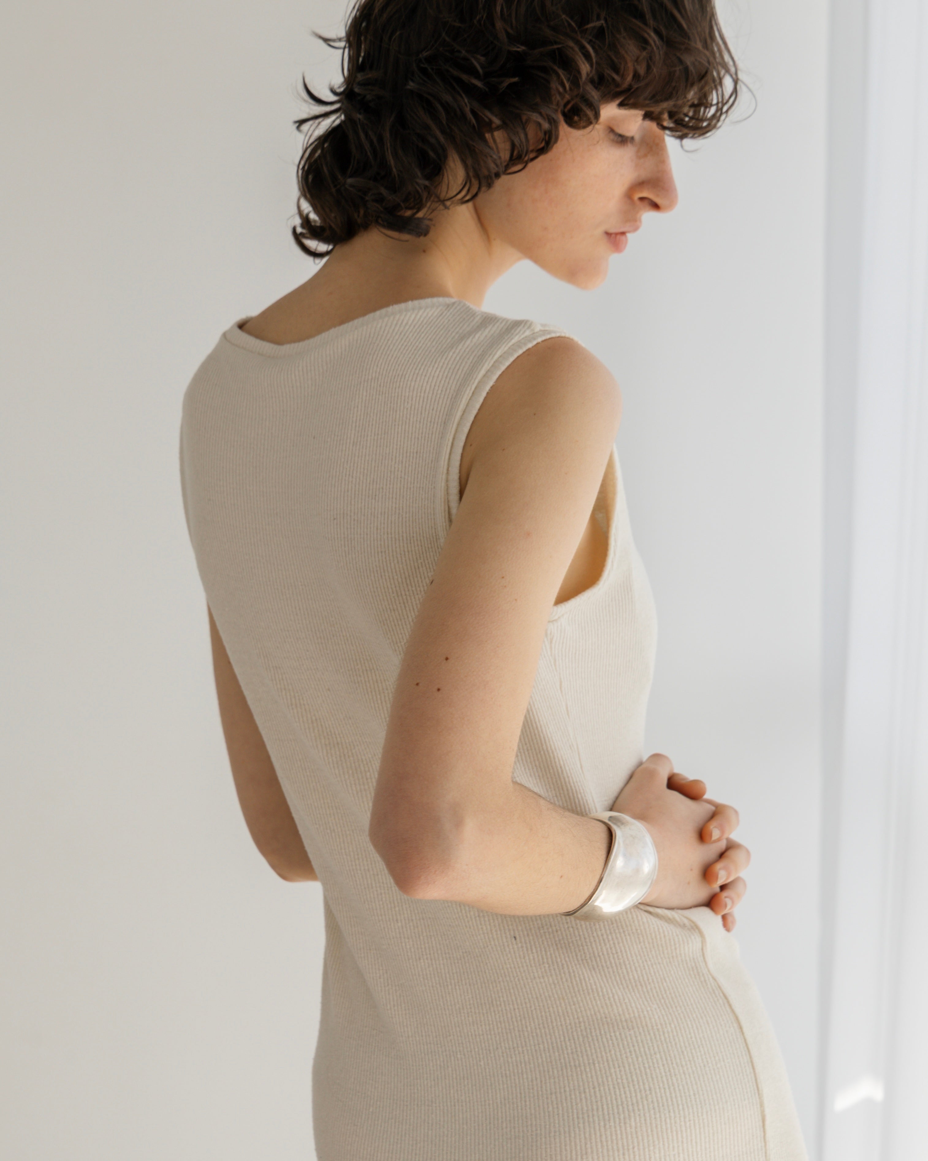 SILK RIB NO SLEEVE DRESS(シルクリブノースリーブドレス)|BIYOMA(ビヨーマ)OFFICIAL ONLINE STORE