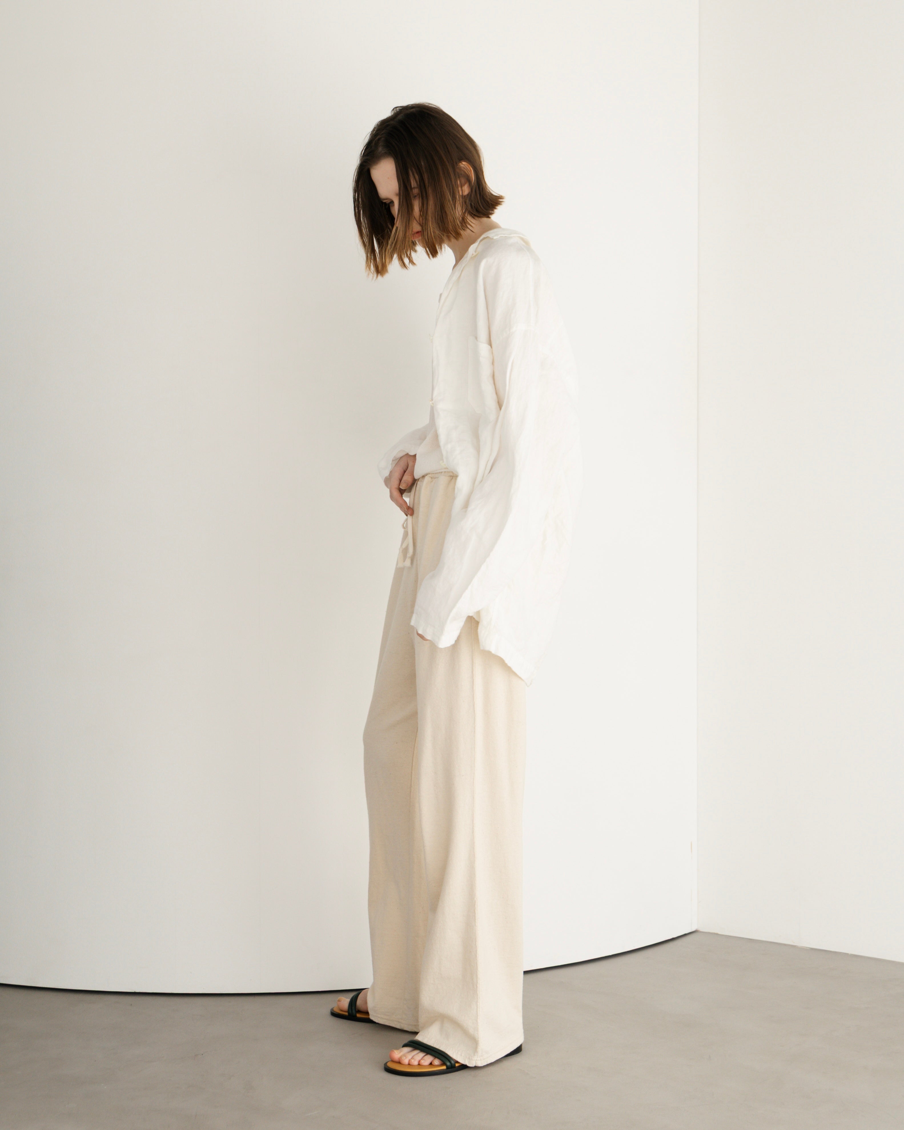 COTTON SILK LOOSE SILHOUETTE PANTS(コットンシルクルーズシルエットパンツ)|BIYOMA(ビヨーマ)OFFICIAL ONLINE STORE