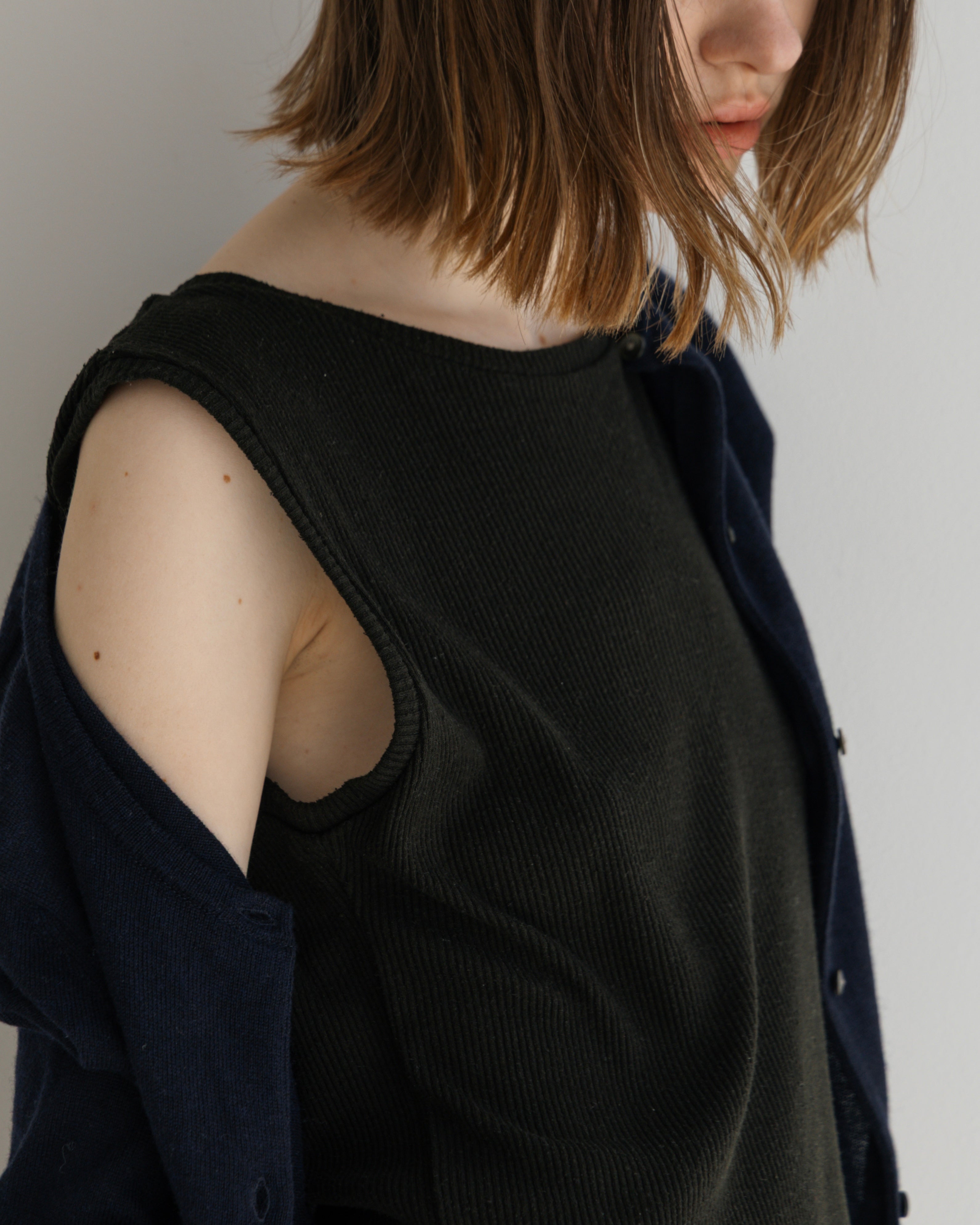 SILK RIB NO SLEEVE DRESS(シルクリブノースリーブドレス)|BIYOMA(ビヨーマ)OFFICIAL ONLINE STORE