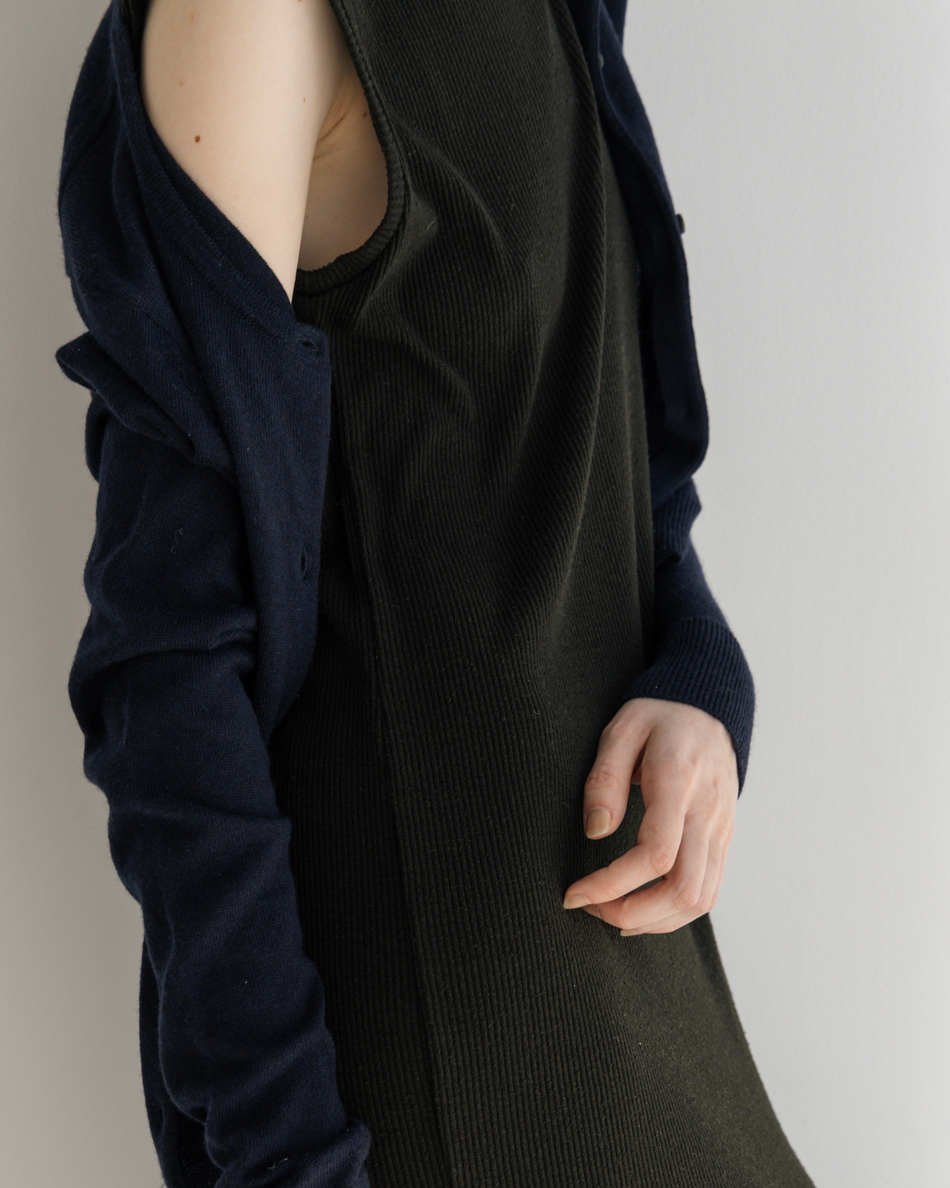 SILK RIB NO SLEEVE DRESS(シルクリブノースリーブドレス)|BIYOMA(ビヨーマ)OFFICIAL ONLINE STORE