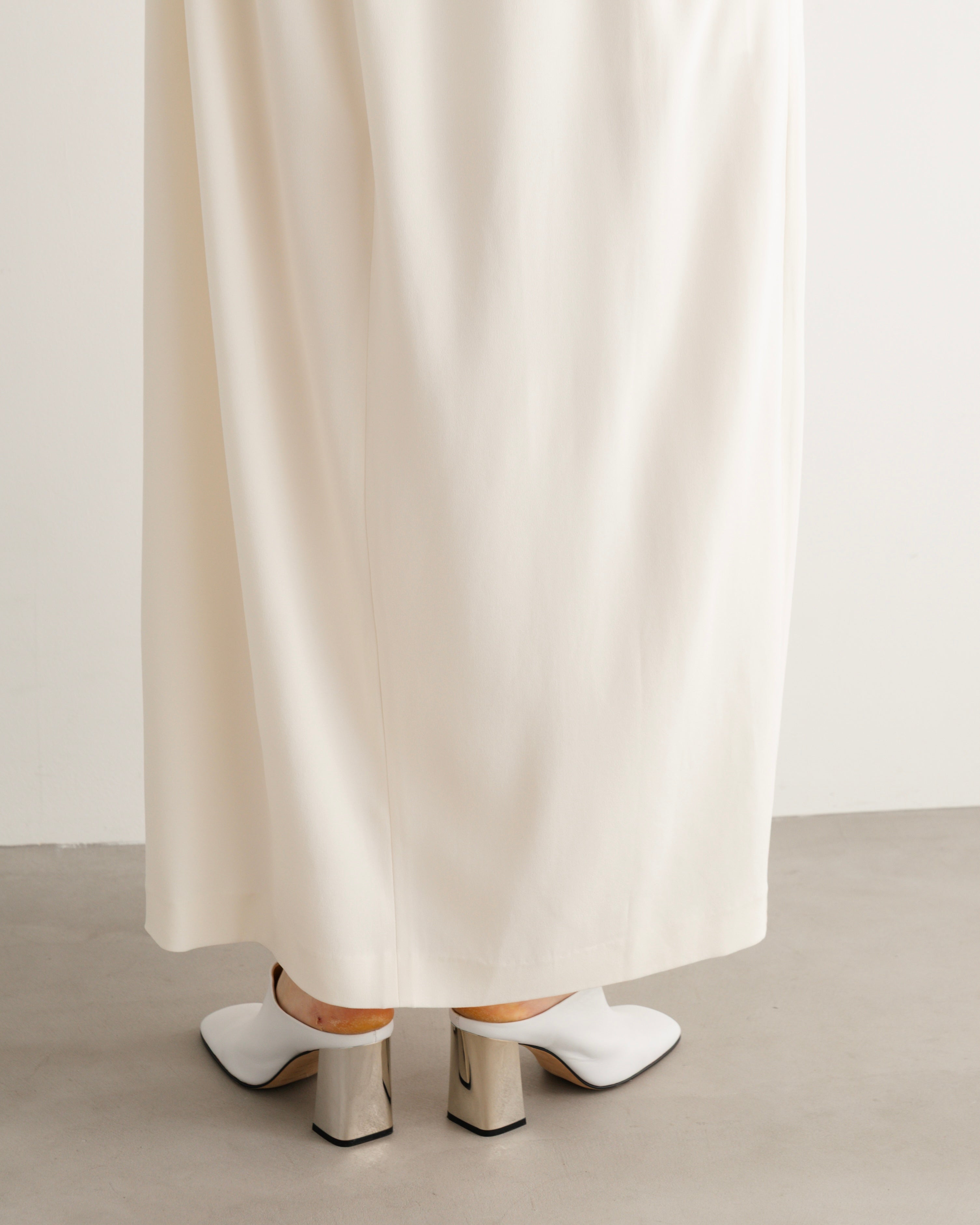 TRI-ACETATE POLYESTER BACK SATIN DRESS (トリアセテートポリエステルバックサテンドレス)|BIYOMA(ビヨーマ)OFFICIAL ONLINE STORE