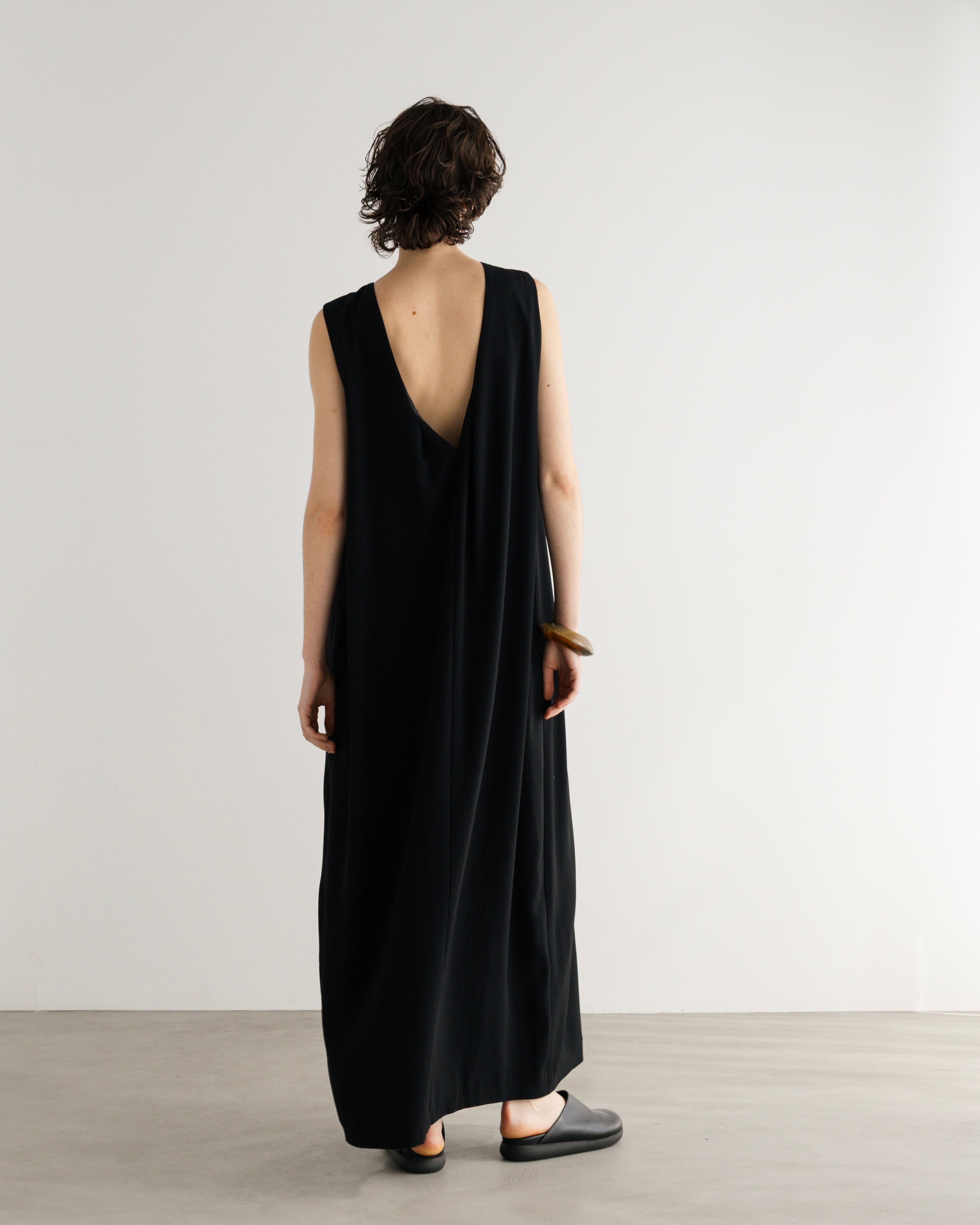 TRI-ACETATE POLYESTER BACK SATIN DRESS (トリアセテートポリエステルバックサテンドレス)|BIYOMA(ビヨーマ)OFFICIAL ONLINE STORE