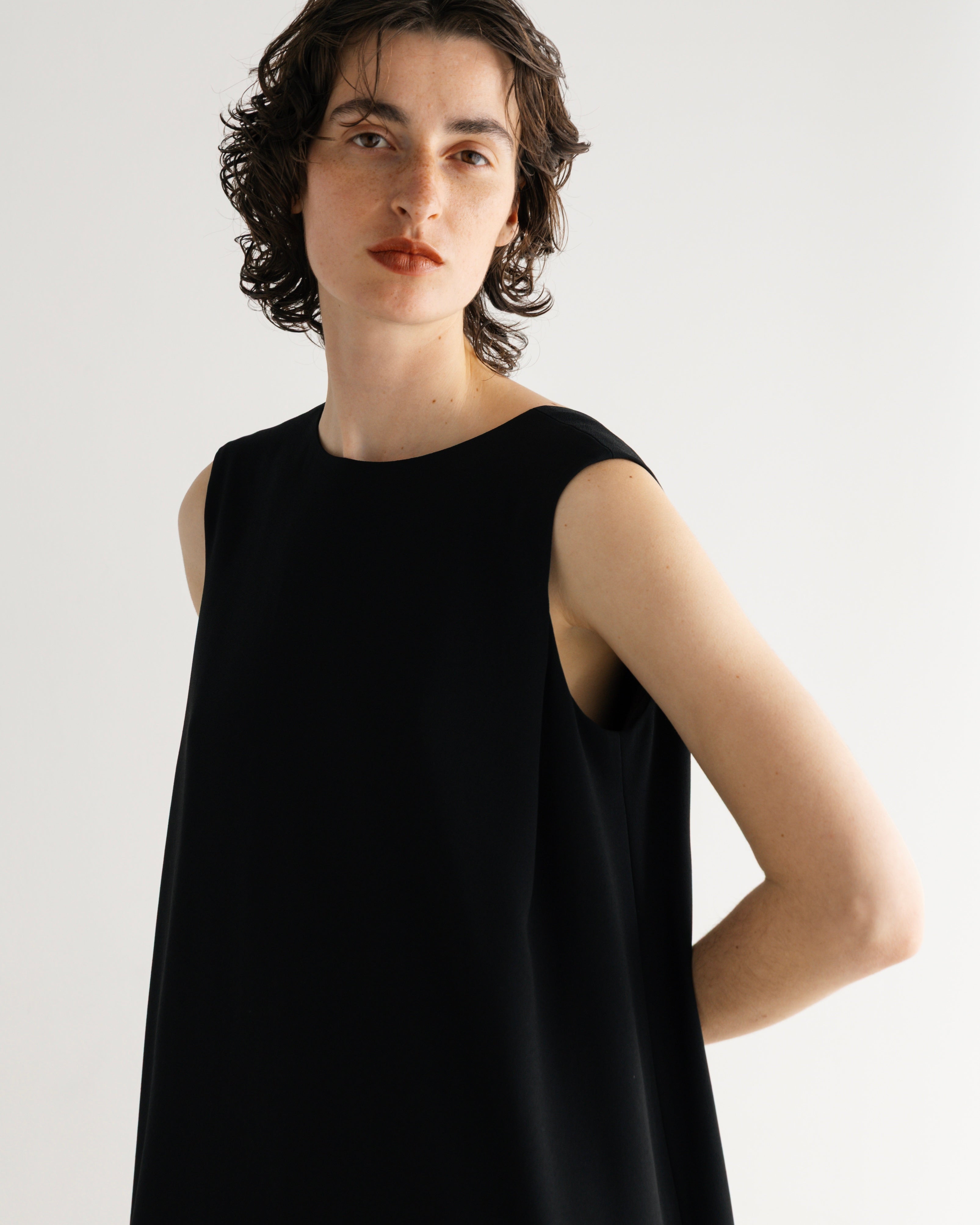 TRI-ACETATE POLYESTER BACK SATIN DRESS (トリアセテートポリエステルバックサテンドレス)|BIYOMA(ビヨーマ)OFFICIAL ONLINE STORE