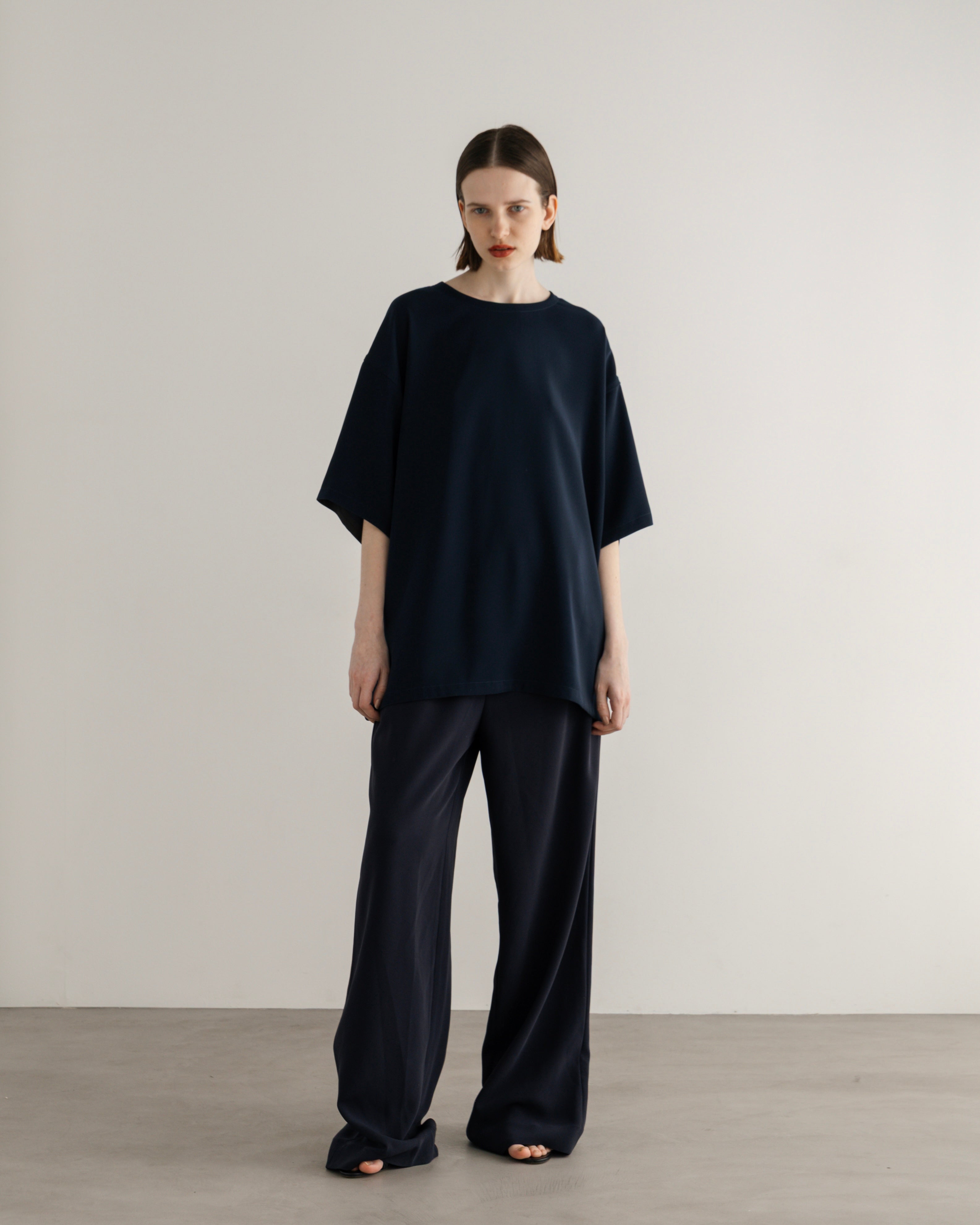 POLYESTER SATIN SHORT SLEEVED BLOUSE(ポリエステルショートスリーブブラウス)|BIYOMA(ビヨーマ)OFFICIAL ONLINE STORE