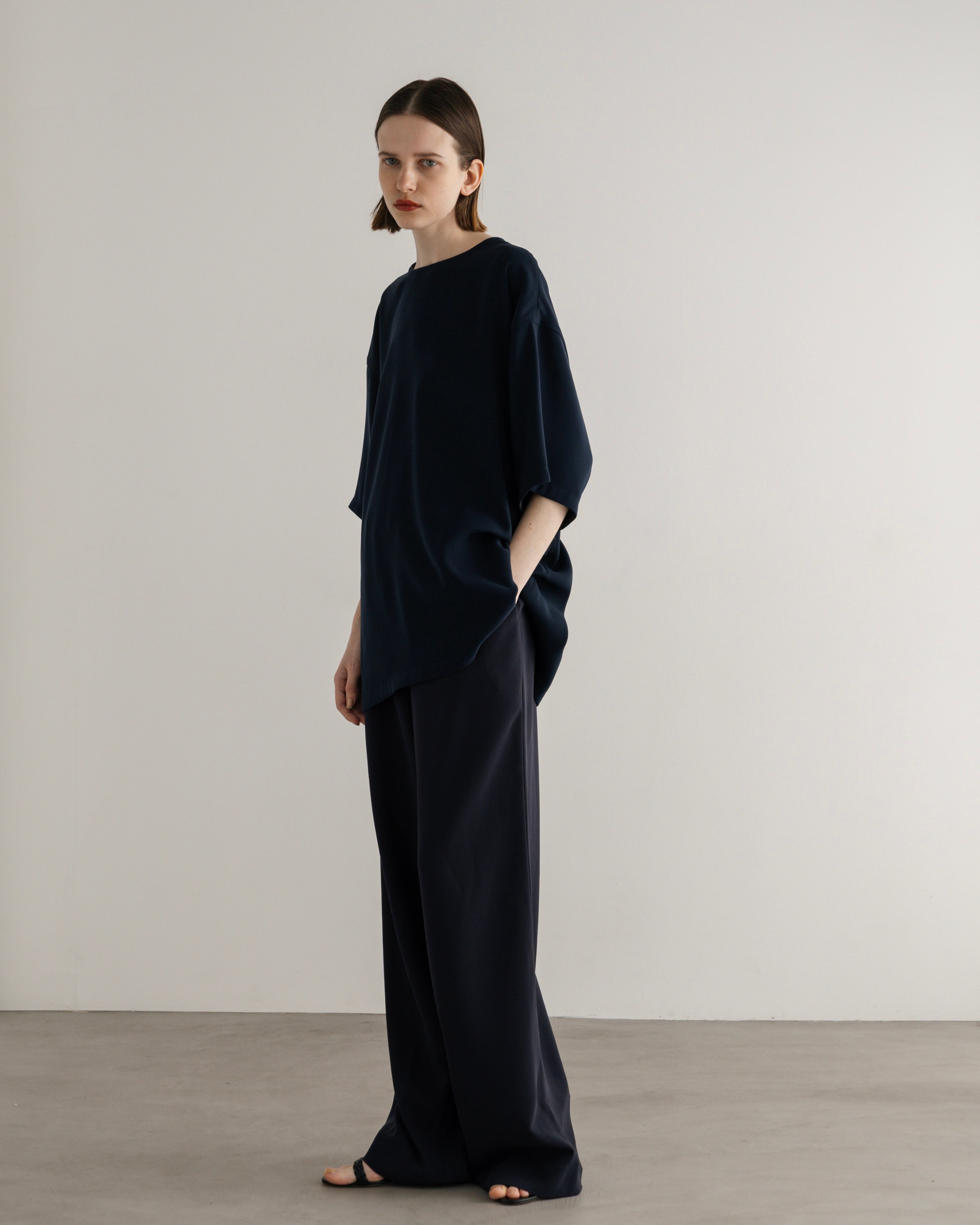 TRI-ACETATE POLYESTER WIDE PANTS(トリアセテートポリエステルワイドパンツ)|BIYOMA(ビヨーマ)OFFICIAL ONLINE STORE