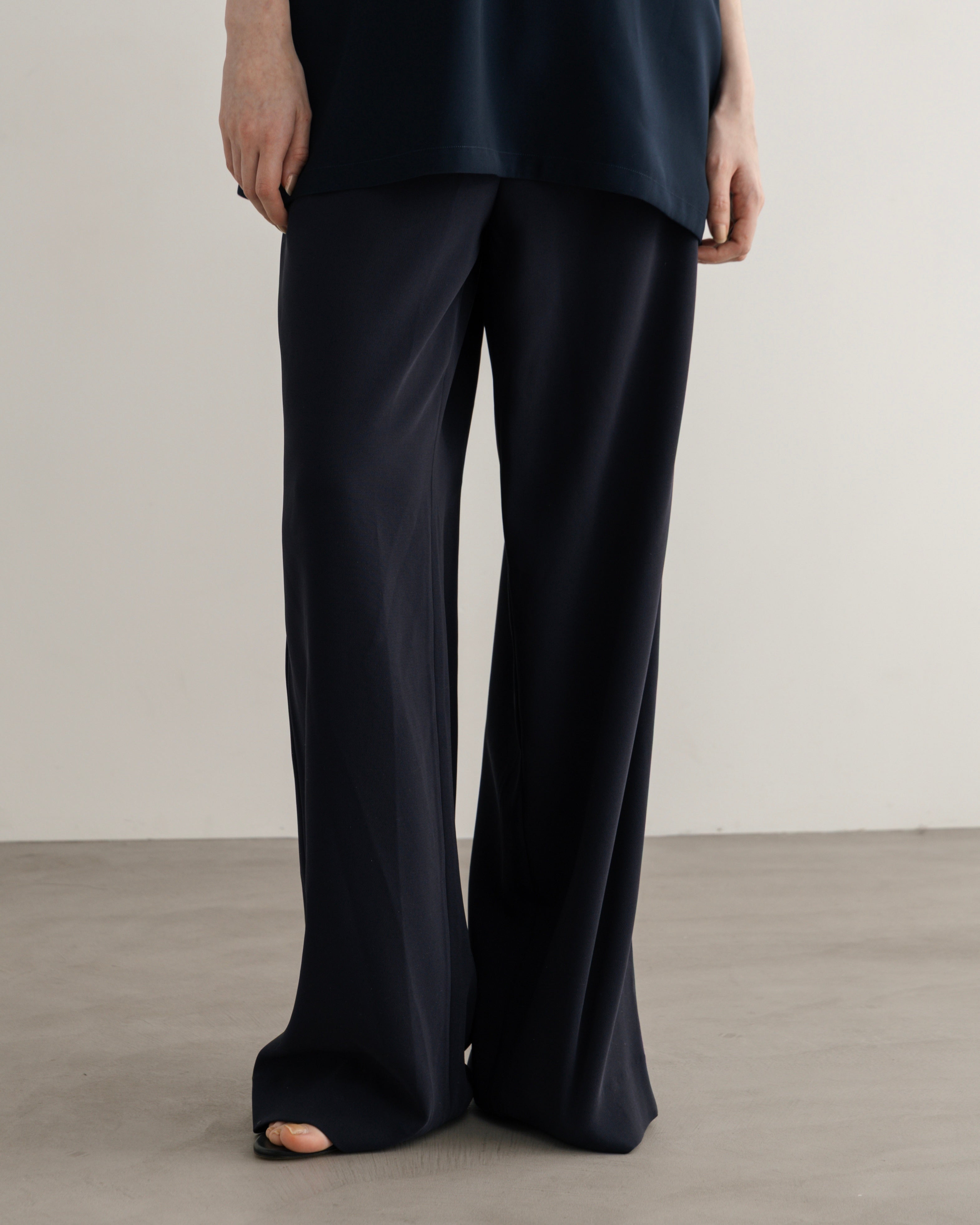 TRI-ACETATE POLYESTER WIDE PANTS(トリアセテートポリエステルワイドパンツ)|BIYOMA(ビヨーマ)OFFICIAL ONLINE STORE