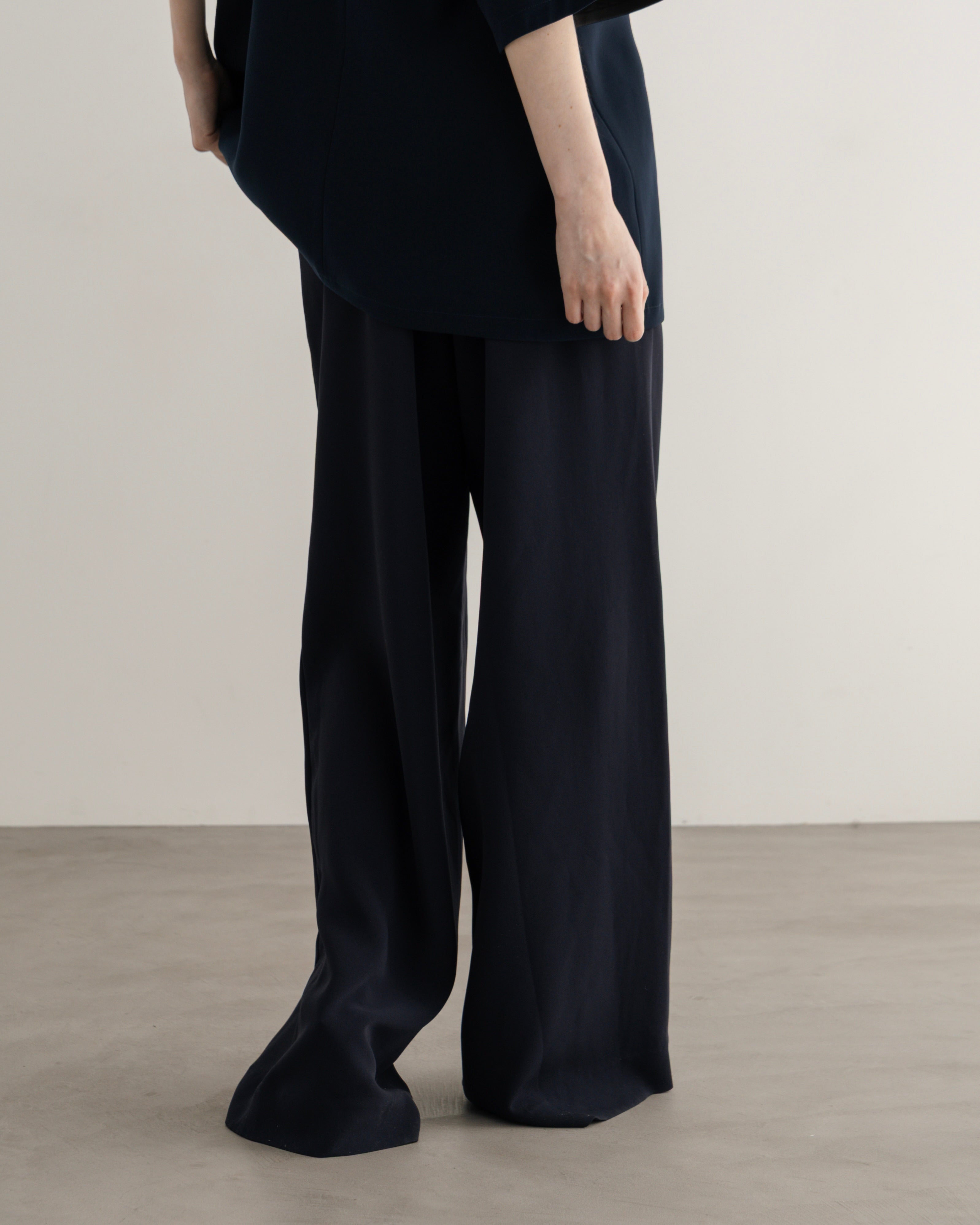 TRI-ACETATE POLYESTER WIDE PANTS(トリアセテートポリエステルワイドパンツ)|BIYOMA(ビヨーマ)OFFICIAL ONLINE STORE