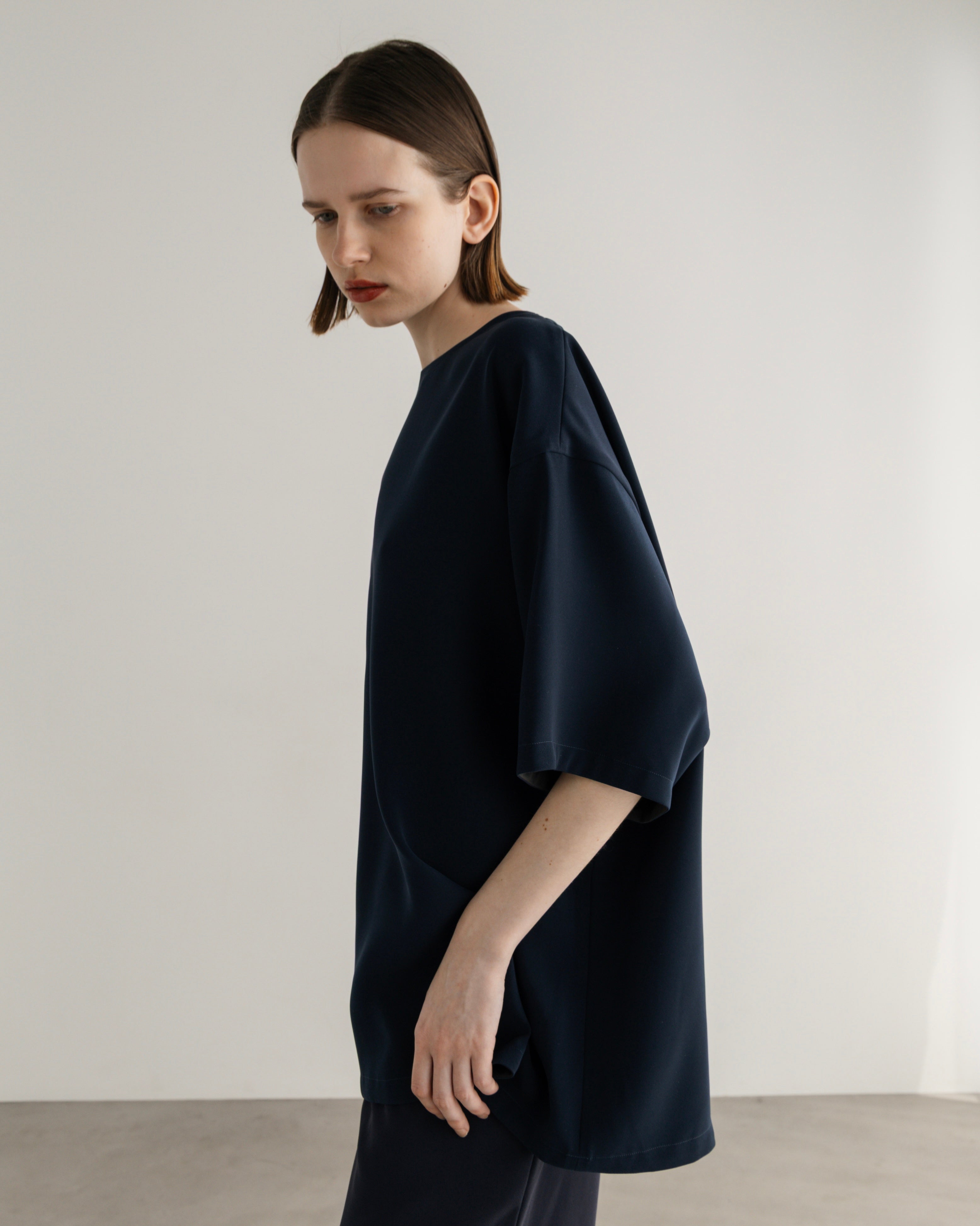 POLYESTER SATIN SHORT SLEEVED BLOUSE(ポリエステルショートスリーブブラウス)|BIYOMA(ビヨーマ)OFFICIAL ONLINE STORE
