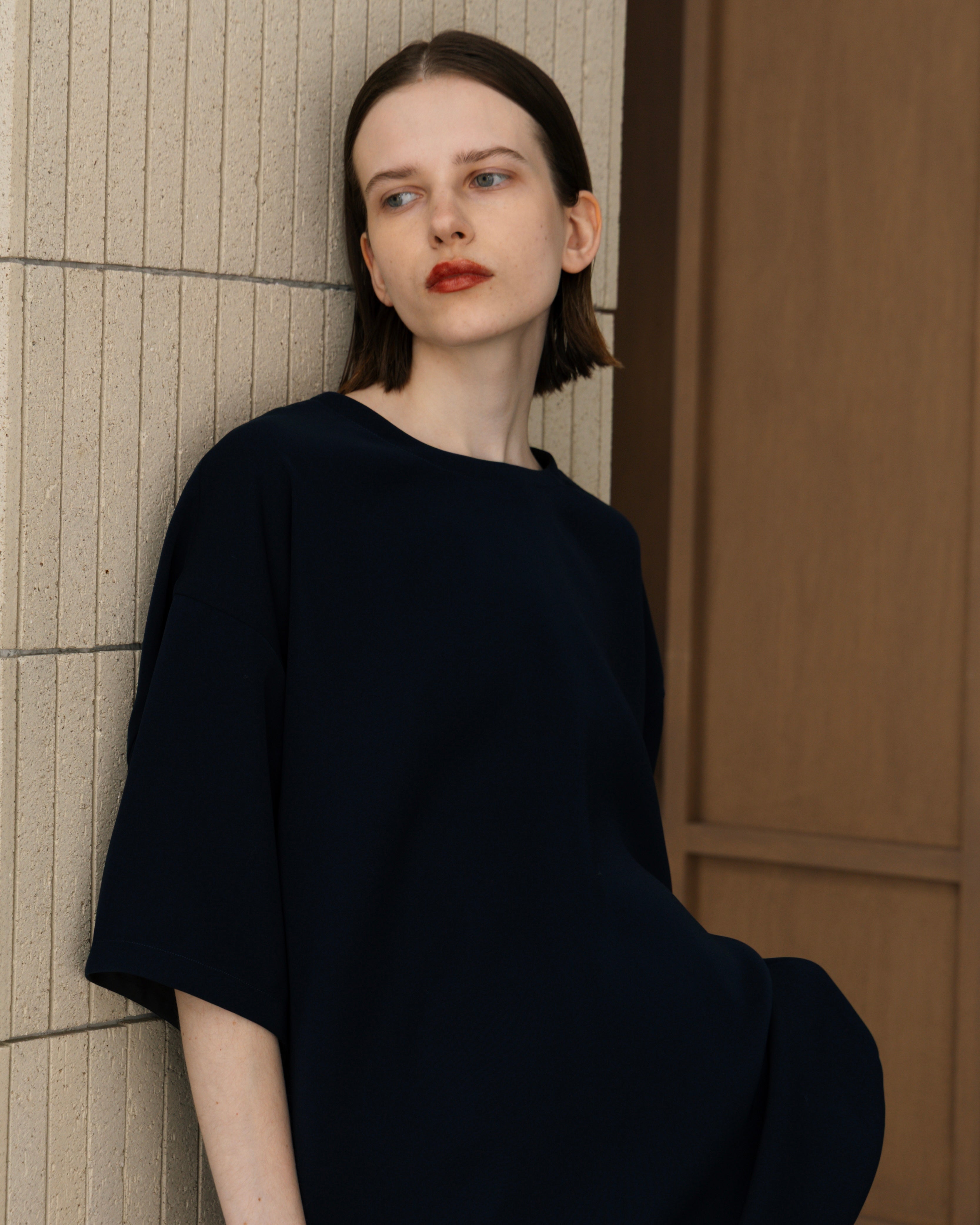 POLYESTER SATIN SHORT SLEEVED BLOUSE(ポリエステルショートスリーブブラウス)|BIYOMA(ビヨーマ)OFFICIAL ONLINE STORE