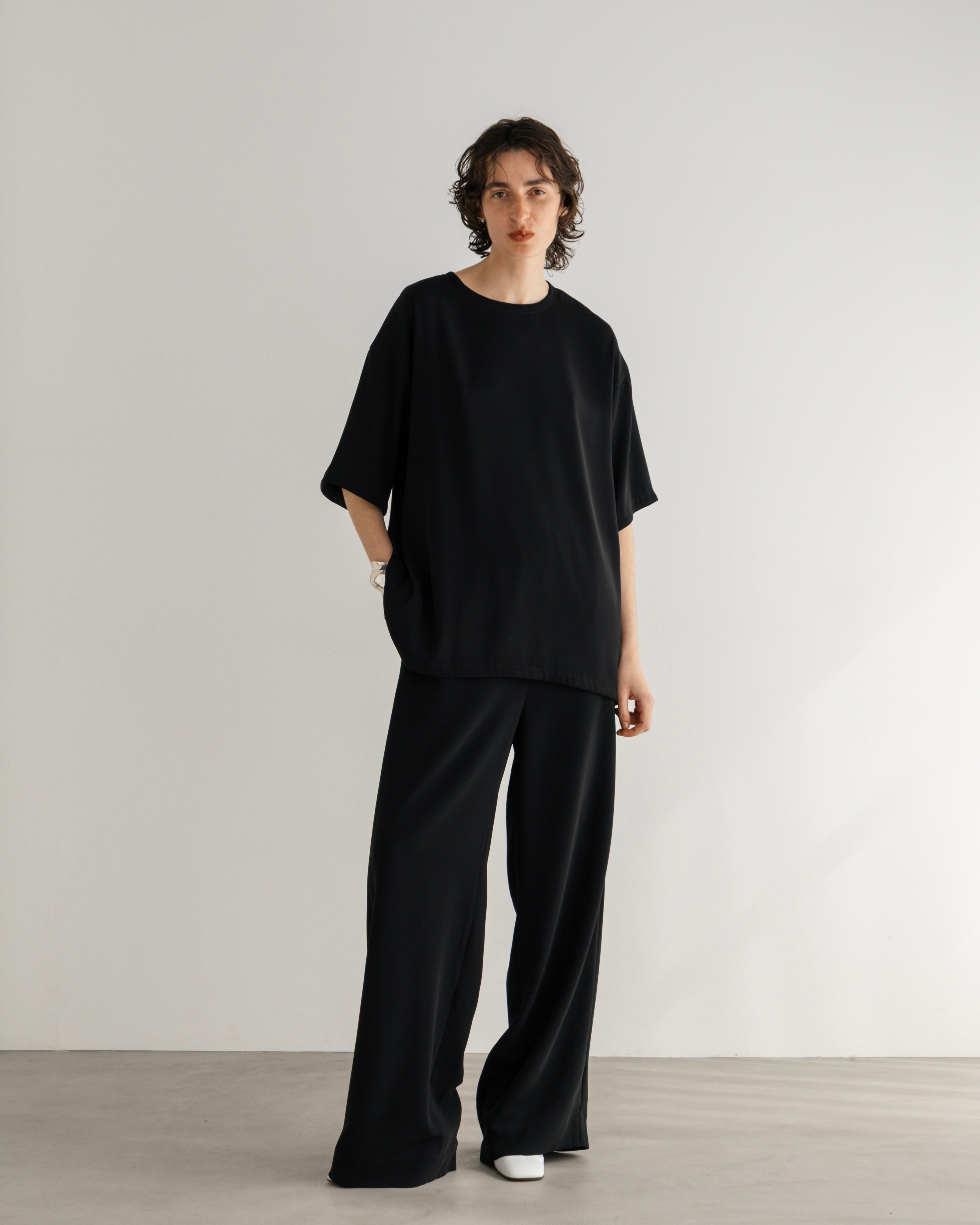 TRI-ACETATE POLYESTER WIDE PANTS(トリアセテートポリエステルワイドパンツ)|BIYOMA(ビヨーマ)OFFICIAL ONLINE STORE