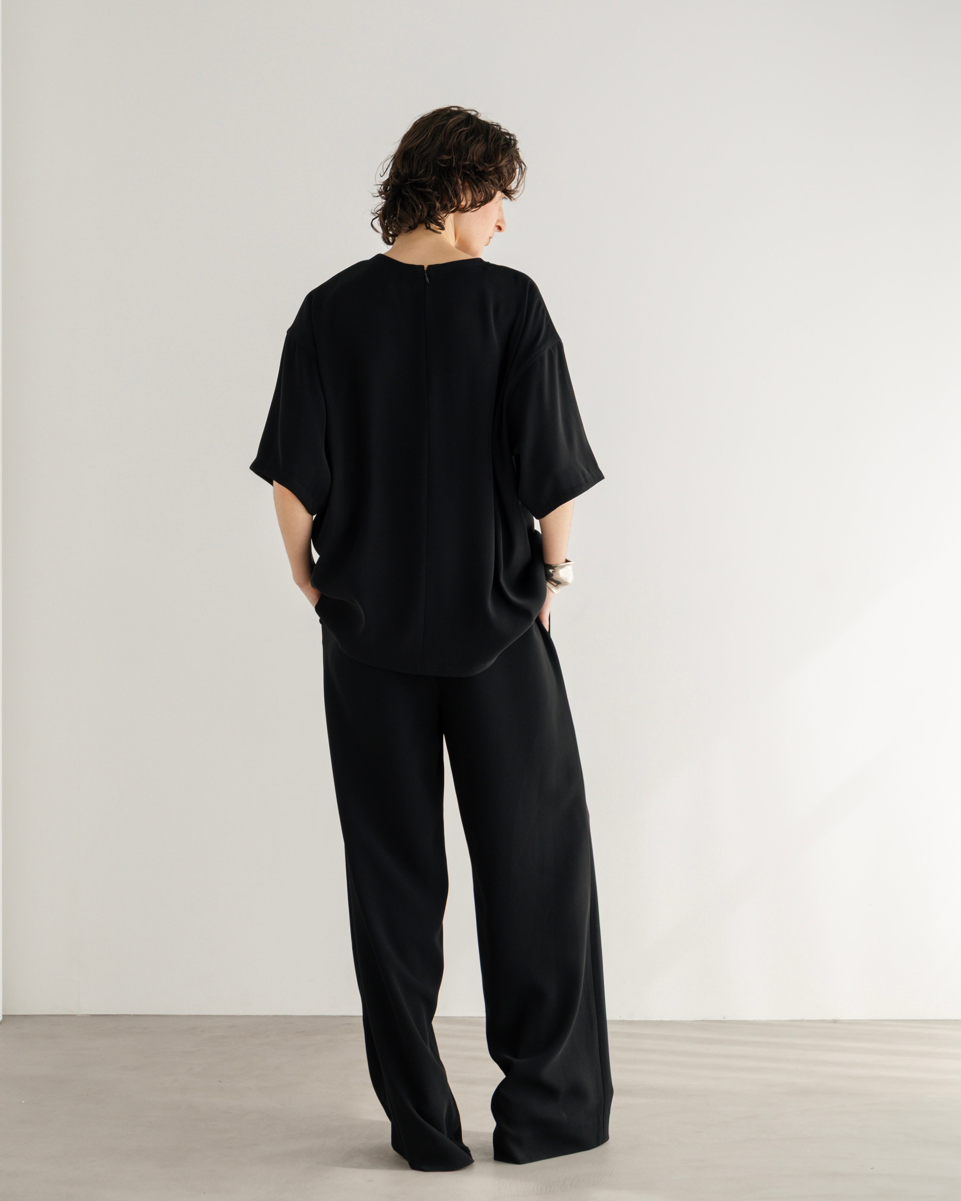 TRI-ACETATE POLYESTER WIDE PANTS(トリアセテートポリエステルワイドパンツ)|BIYOMA(ビヨーマ)OFFICIAL ONLINE STORE