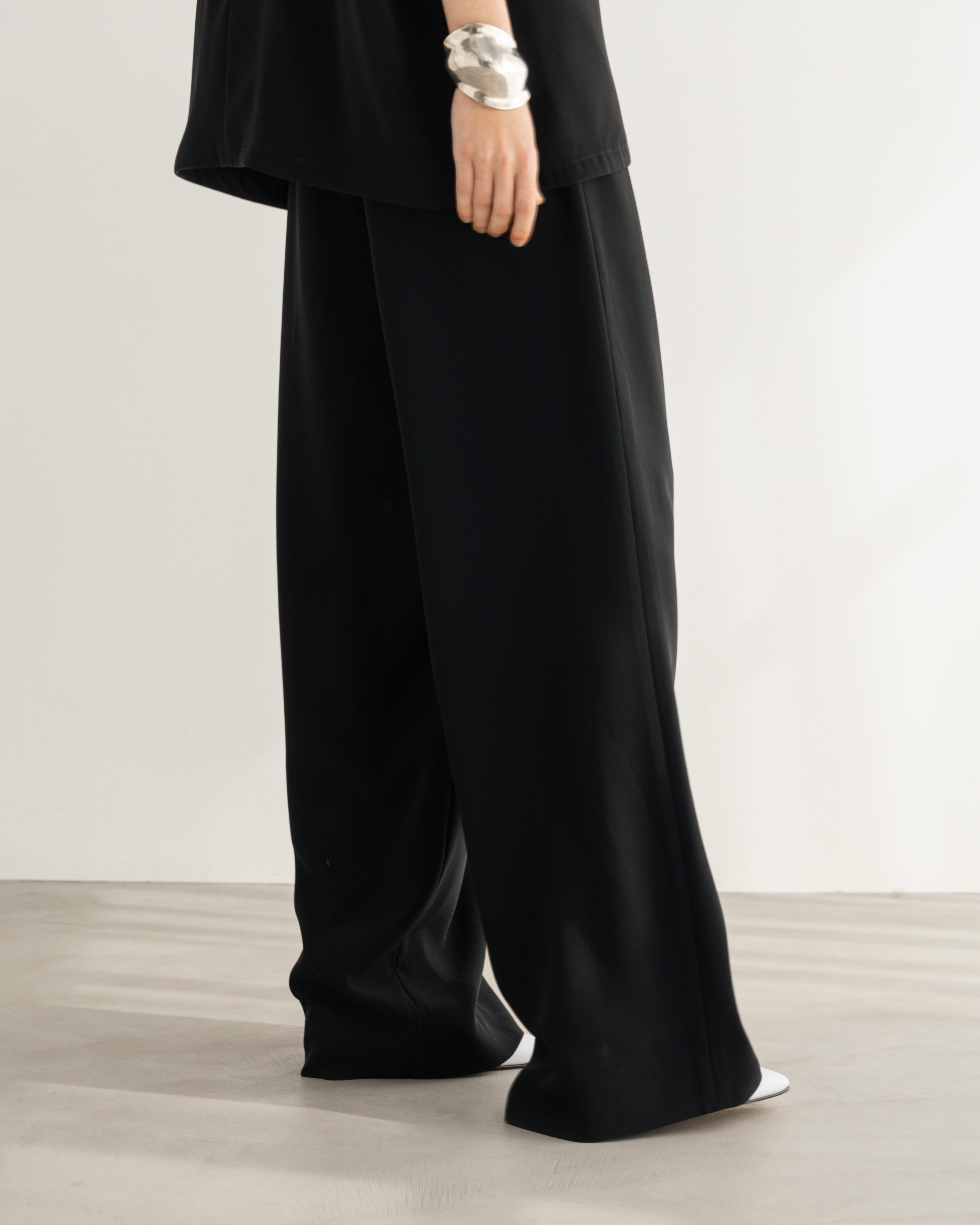 TRI-ACETATE POLYESTER WIDE PANTS(トリアセテートポリエステルワイドパンツ)|BIYOMA(ビヨーマ)OFFICIAL ONLINE STORE