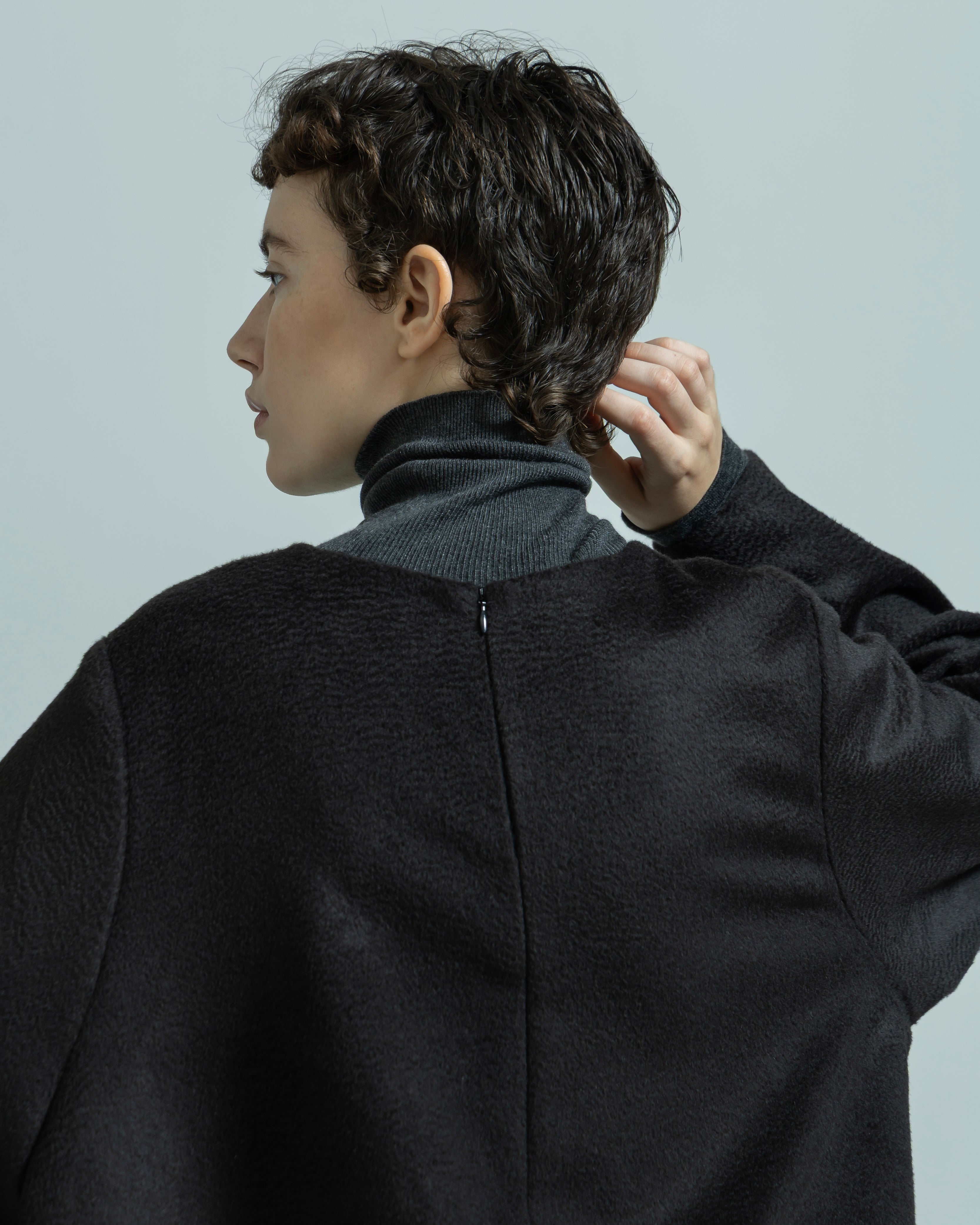 LYOCELL CASHMERE TURTLENECK KNIT PULLOVER(リヨセルカシミヤタートルネックプルオーバー)|BIYOMA(ビヨーマ)OFFICIAL ONLINE STORE