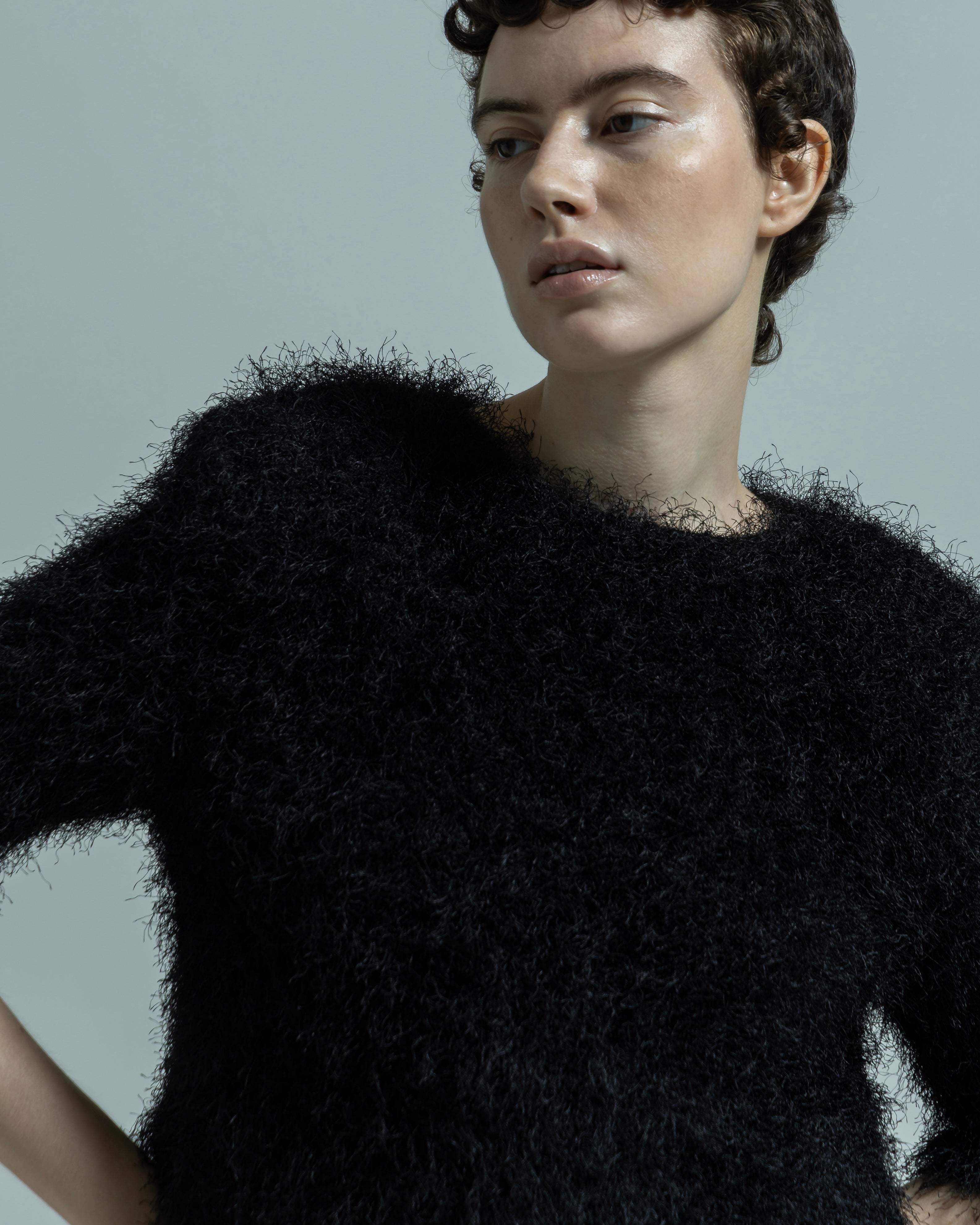 POWER SHOULDER HALF SLEEVE SHAGGY KNIT PULLOVER(パワーショルダーハーフスリーブシャギーニットプルオーバー)|BIYOMA(ビヨーマ)OFFICIAL ONLINE STORE