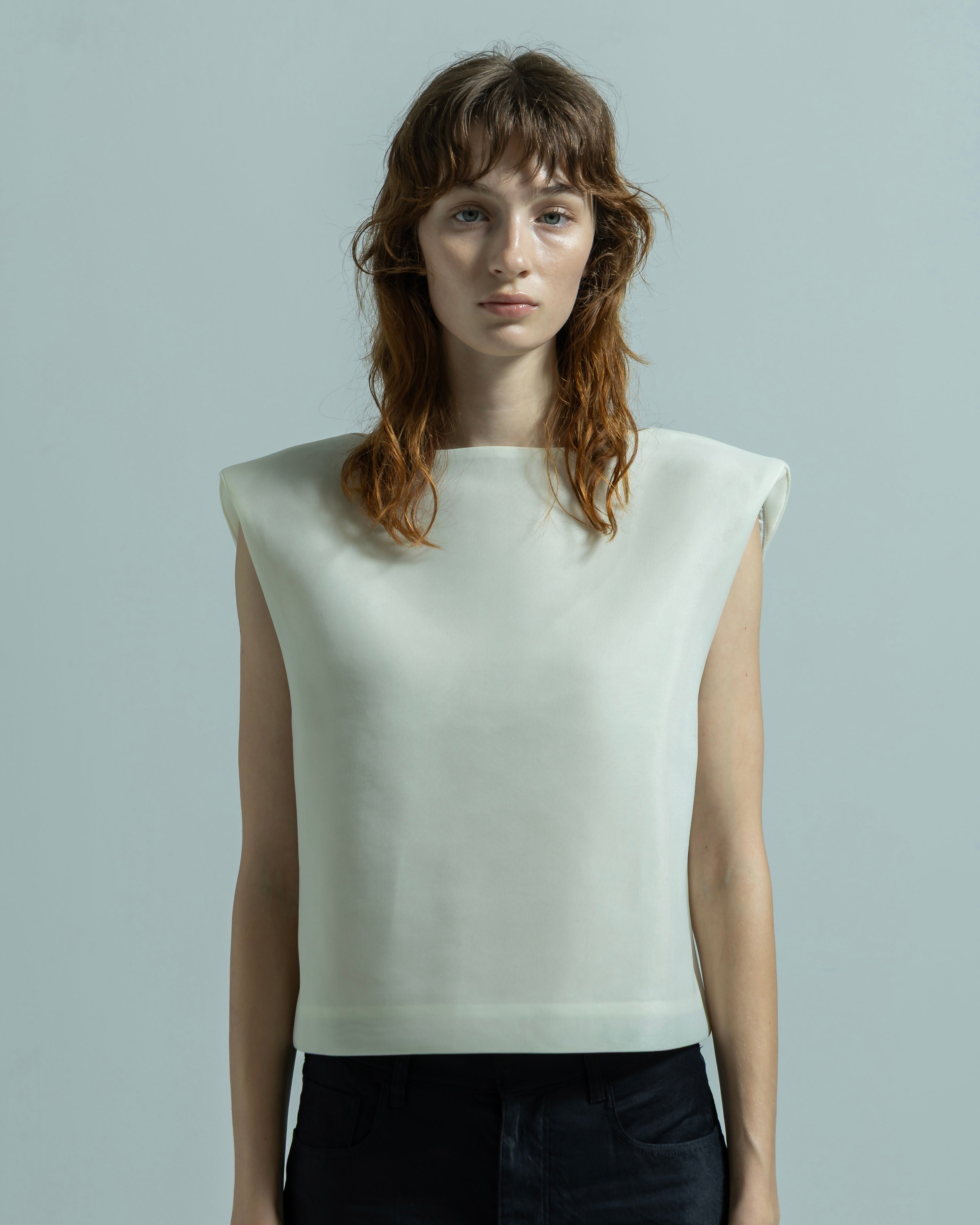 POWER SHOULDER NO SLEEVE PULLOVER(パワーショルダーノースリーブベスト)|BIYOMA(ビヨーマ)OFFICIAL ONLINE STORE