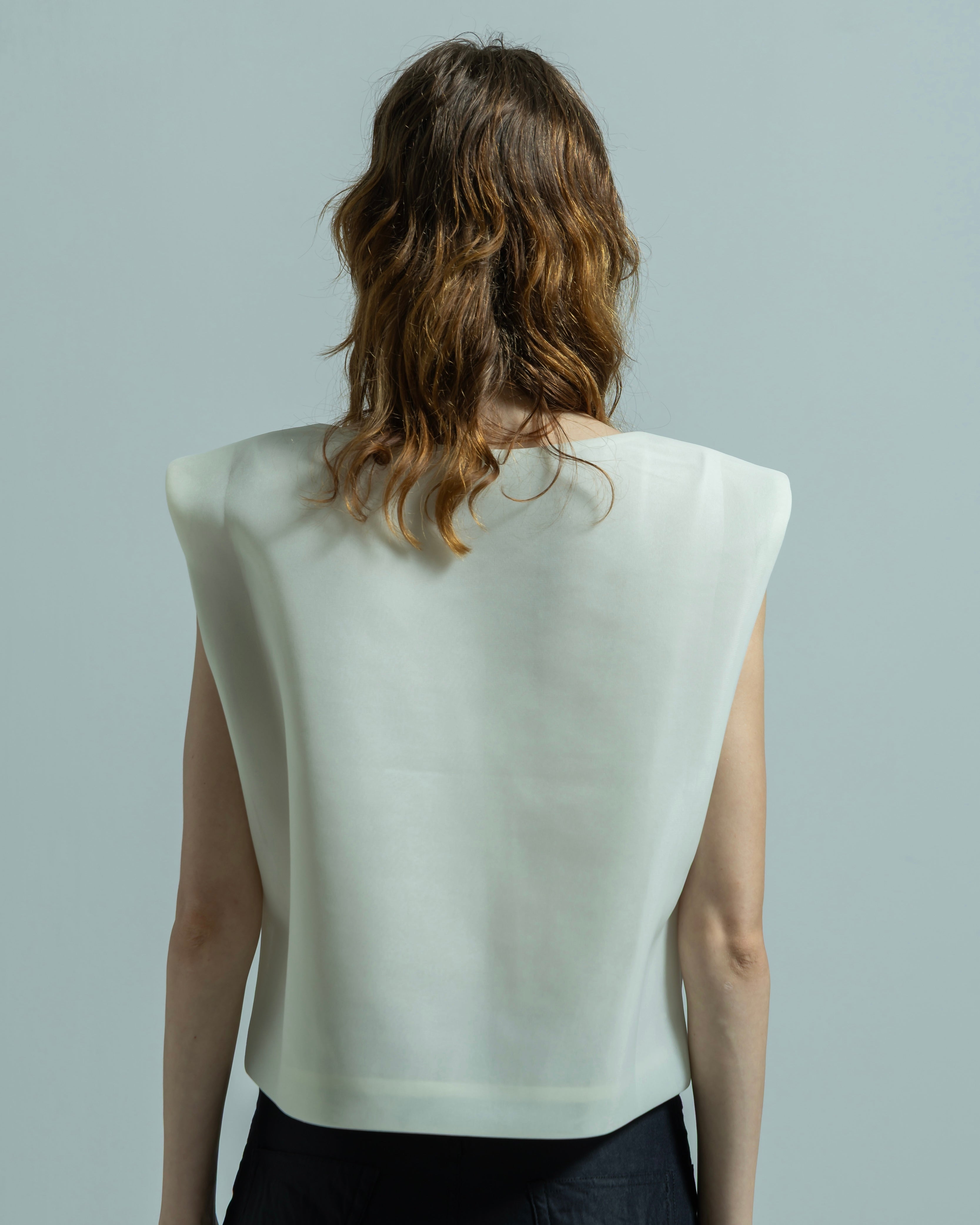 POWER SHOULDER NO SLEEVE PULLOVER(パワーショルダーノースリーブベスト)|BIYOMA(ビヨーマ)OFFICIAL ONLINE STORE