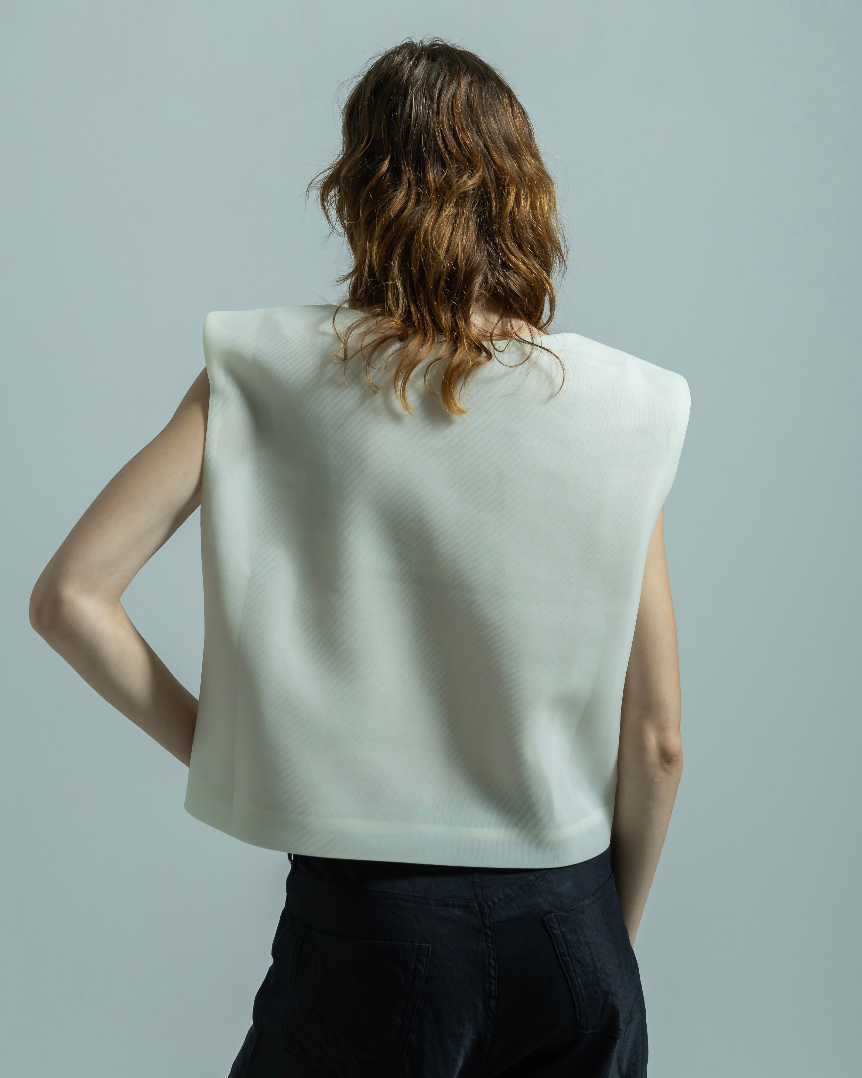 POWER SHOULDER NO SLEEVE PULLOVER(パワーショルダーノースリーブベスト)|BIYOMA(ビヨーマ)OFFICIAL ONLINE STORE