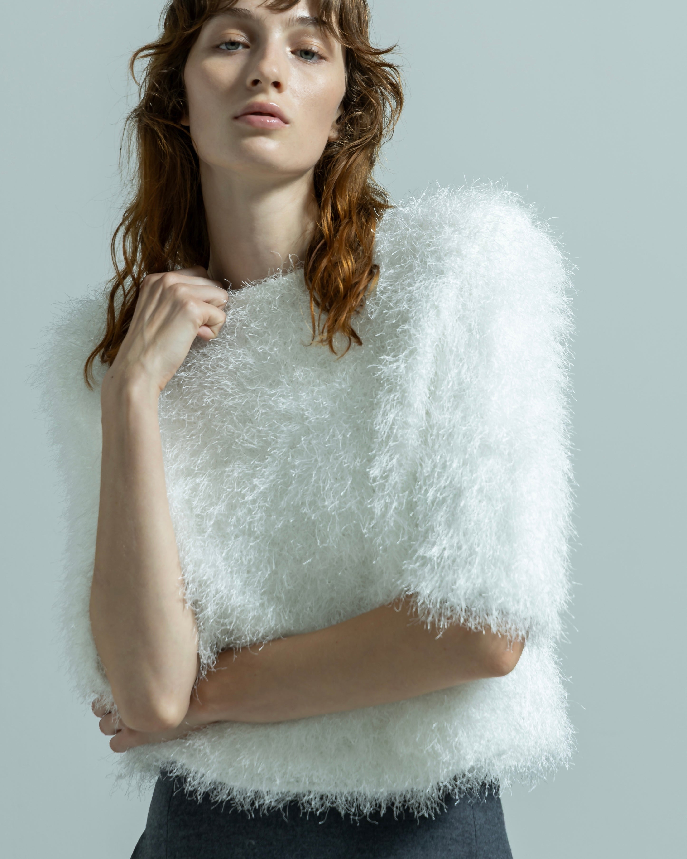 POWER SHOULDER HALF SLEEVE SHAGGY KNIT PULLOVER（パワーショルダーハーフスリーブシャギーニットプルオーバー）｜BIYOMA（ビヨーマ）OFFICIAL ONLINE STORE