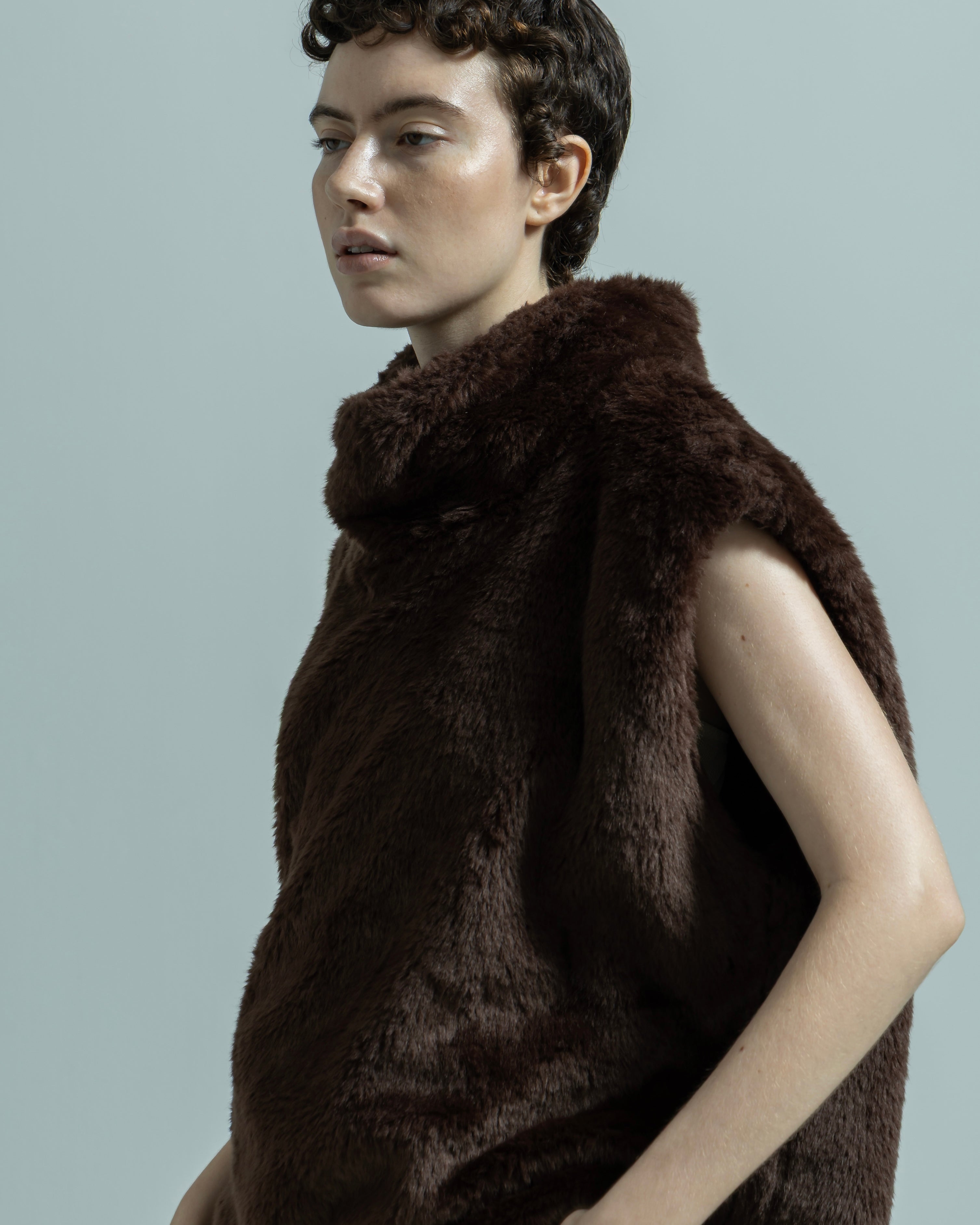 ECO FUR NO SLEEVE VEST（エコファーノースリーブベスト）｜BIYOMA