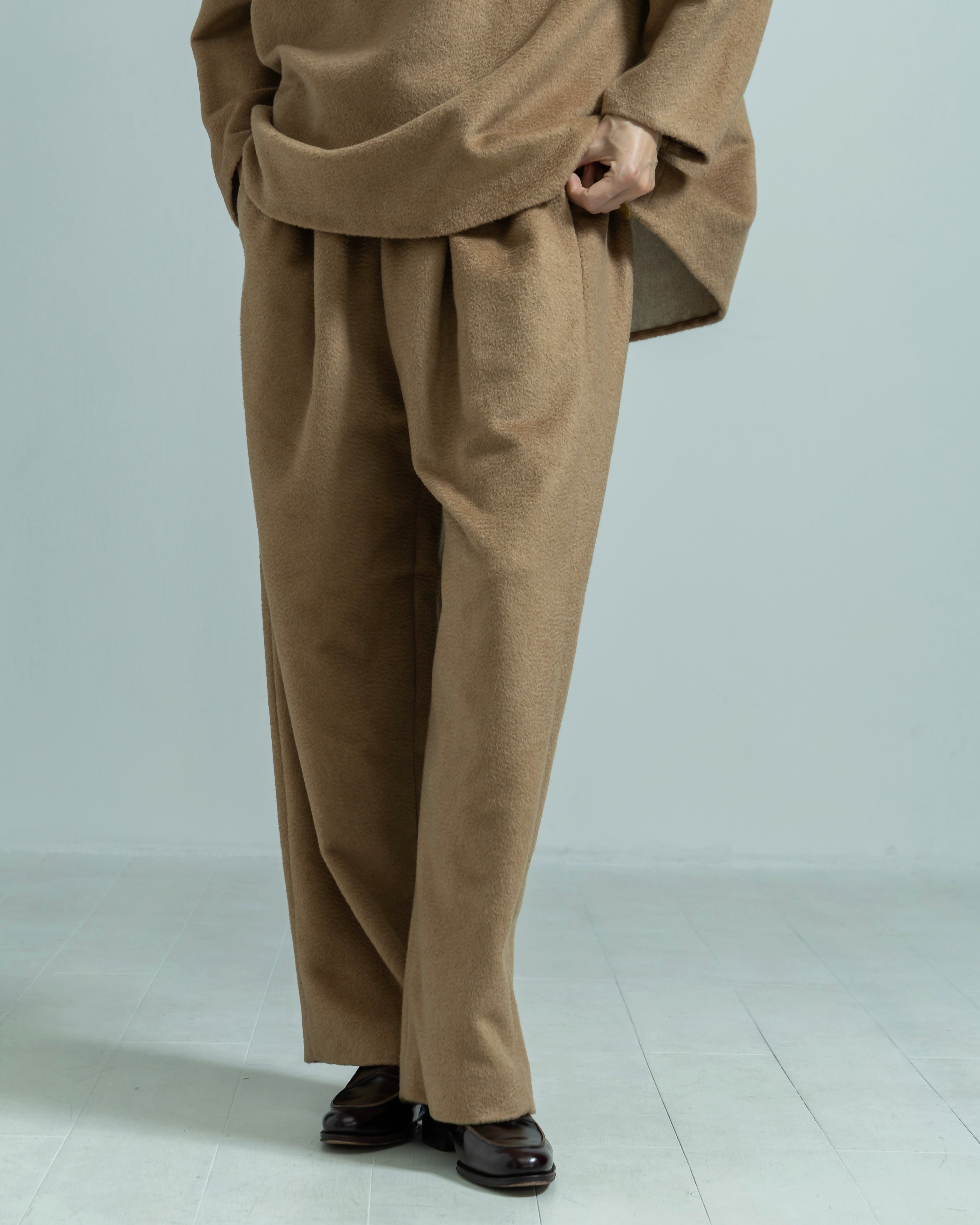 CAMEL WOOL RELAX PANTS（キャメルウールリラックスパンツ）｜BIYOMA（ビヨーマ）OFFICIAL ONLINE STORE