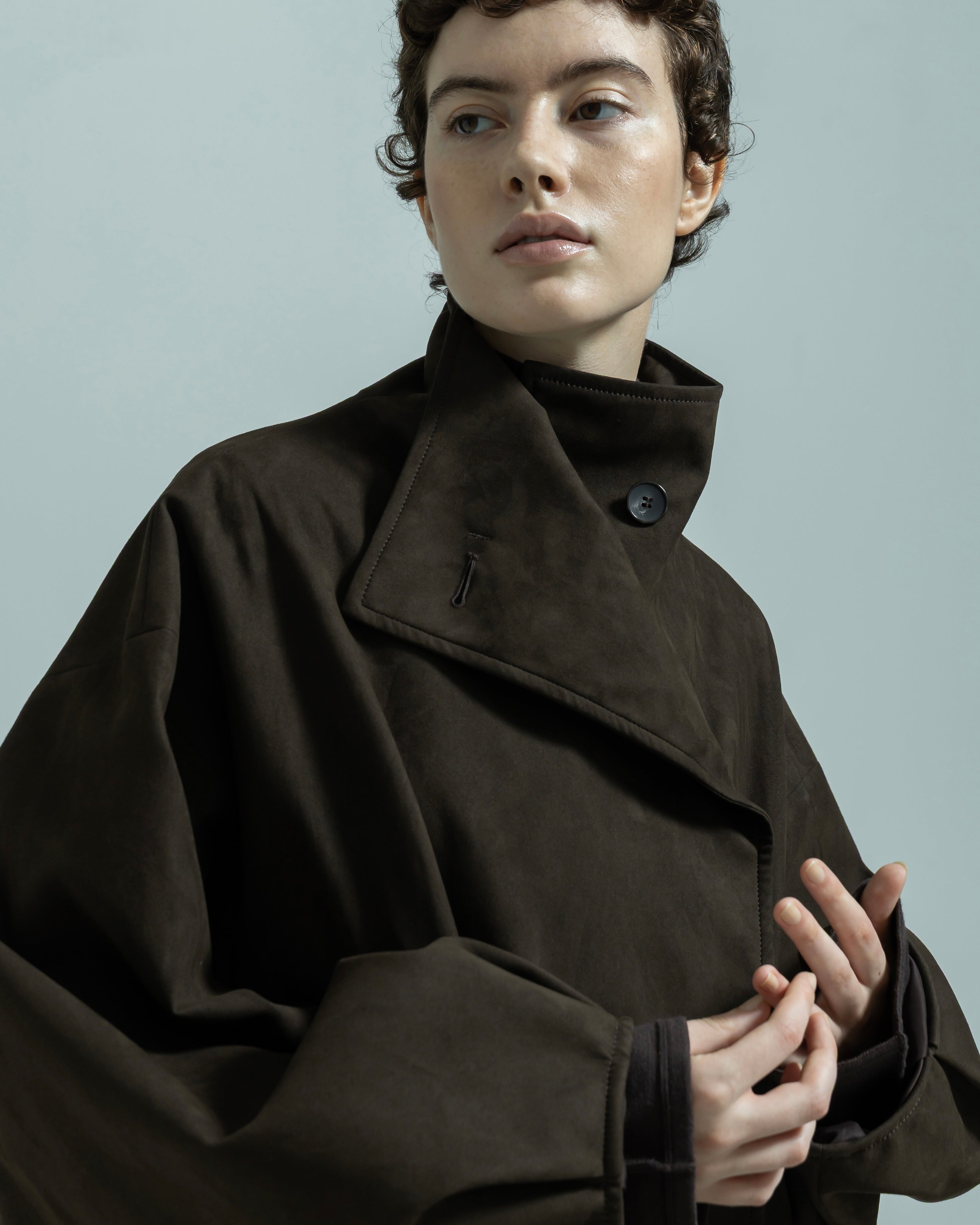 ECO SUEDE STAND COLLAR COAT（エコスエードスタンドカラーコート）｜BIYOMA（ビヨーマ）OFFICIAL ONLINE STORE