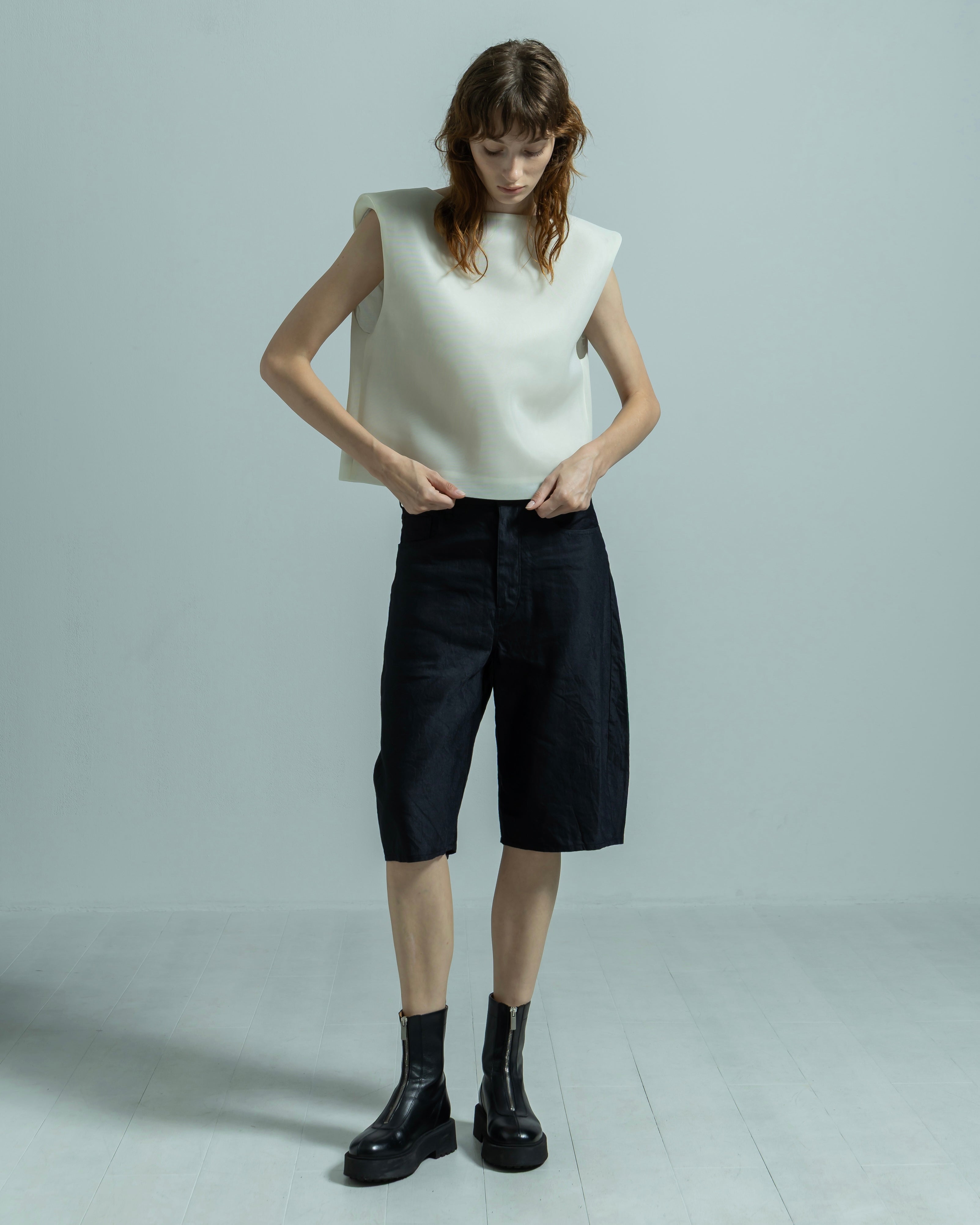 POWER SHOULDER NO SLEEVE PULLOVER（パワーショルダーノースリーブベスト）｜BIYOMA（ビヨーマ）OFFICIAL ONLINE STORE